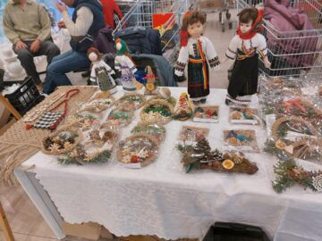 Zeci de produse lucrate cu multă migală de persoane cu nevoi speciale,
