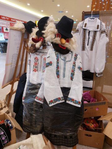 Zeci de produse lucrate cu multă migală de persoane cu nevoi speciale,