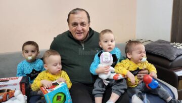 Gheorghe Flutur le-a oferit daruri celor patru băieți ai familiei Bălan, care anul viitor vor împlini doi ani