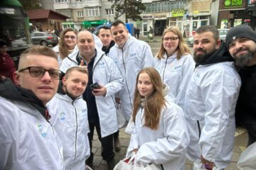 Copiii din Suceava au primit cadouri din partea tinerilor din PMP
