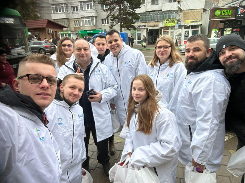 Copiii din Suceava au primit cadouri din partea tinerilor din PMP