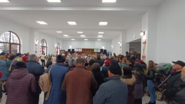 Mai mulți locuitori din Liteni au fost prezenți la inaugurarea căminului
