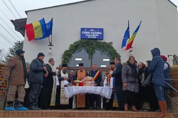 Slujba de sfințire la inaugurarea căminului din Liteni