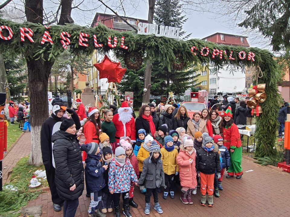 Târg de Crăciun pentru copii, deschis în curtea Colegiului ”Spiru Haret” Suceava