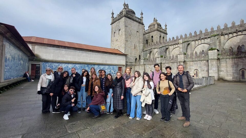 Elevi și profesori suceveni, într-un schimb de experiență în Portugalia Elevi și profesori suceveni, într-un schimb de experiență în Portugalia