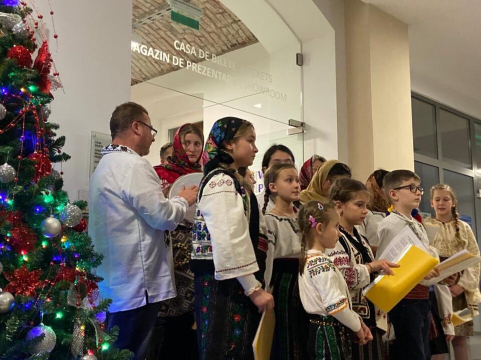 Expoziția „Roade din Pomul Vieții", realizată de artista Alina-Elena Lăzăreanu, la Muzeul Național al Bucovinei