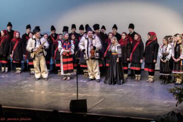 Gala de premiere „10 pentru folclor”, ediția a VII-a, a reunit pe aceeași scenă artiști din mai multe zone ale țării, într-o „poveste autentică de iarnă”