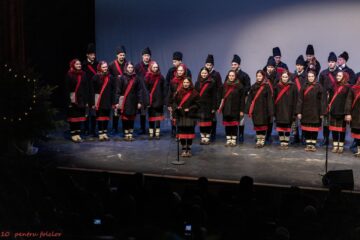 Gala de premiere „10 pentru folclor”, ediția a VII-a, a reunit pe aceeași scenă artiști din mai multe zone ale țării, într-o „poveste autentică de iarnă”
