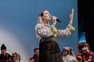 Gala de premiere „10 pentru folclor”, ediția a VII-a, a reunit pe aceeași scenă artiști din mai multe zone ale țării, într-o „poveste autentică de iarnă”