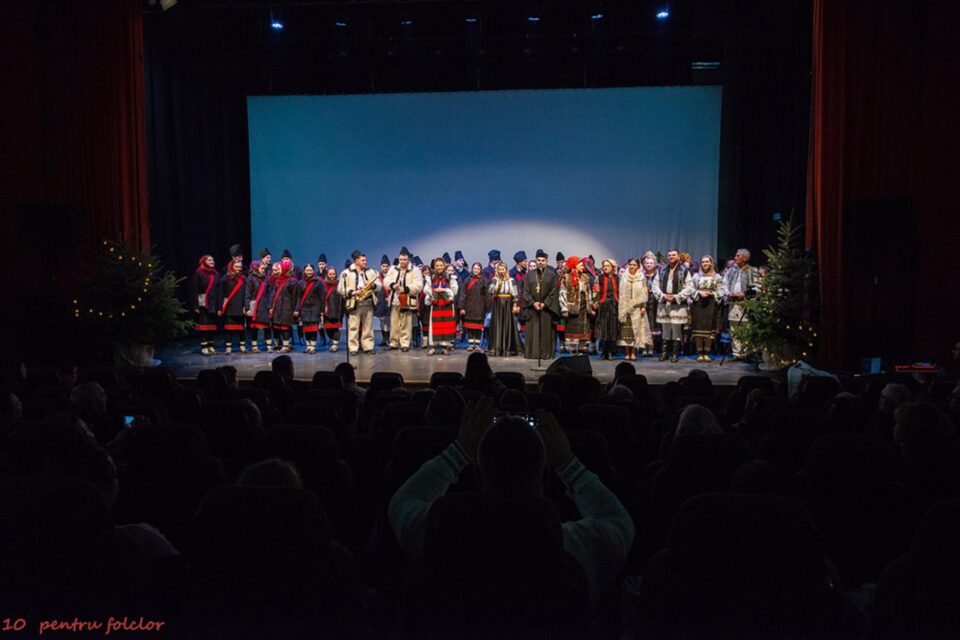 Gala de premiere „10 pentru folclor”, ediția a VII-a, a reunit pe aceeași scenă artiști din mai multe zone ale țării, într-o „poveste autentică de iarnă”
