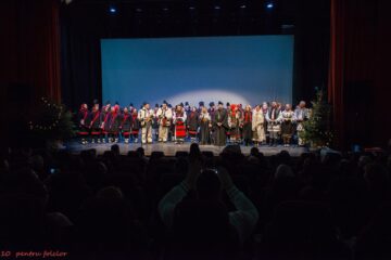 Gala de premiere „10 pentru folclor”, ediția a VII-a, a reunit pe aceeași scenă artiști din mai multe zone ale țării, într-o „poveste autentică de iarnă”