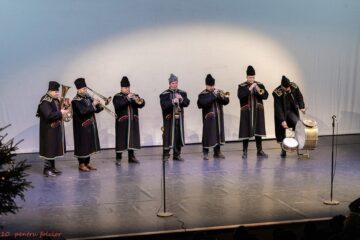 Gala de premiere „10 pentru folclor”, ediția a VII-a, a reunit pe aceeași scenă artiști din mai multe zone ale țării, într-o „poveste autentică de iarnă”
