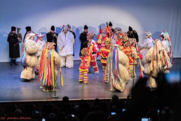 Gala de premiere „10 pentru folclor”, ediția a VII-a, a reunit pe aceeași scenă artiști din mai multe zone ale țării, într-o „poveste autentică de iarnă”