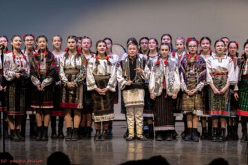 Gala de premiere „10 pentru folclor”, ediția a VII-a, a reunit pe aceeași scenă artiști din mai multe zone ale țării, într-o „poveste autentică de iarnă”
