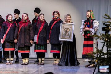 Gala de premiere „10 pentru folclor”, ediția a VII-a, a reunit pe aceeași scenă artiști din mai multe zone ale țării, într-o „poveste autentică de iarnă”