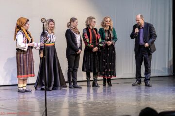 Gala de premiere „10 pentru folclor”, ediția a VII-a, a reunit pe aceeași scenă artiști din mai multe zone ale țării, într-o „poveste autentică de iarnă”