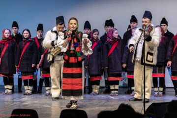 Gala de premiere „10 pentru folclor”, ediția a VII-a, a reunit pe aceeași scenă artiști din mai multe zone ale țării, într-o „poveste autentică de iarnă”