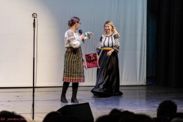 Gala de premiere „10 pentru folclor”, ediția a VII-a, a reunit pe aceeași scenă artiști din mai multe zone ale țării, într-o „poveste autentică de iarnă”