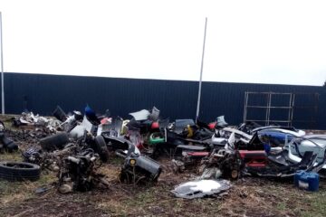 Firmă de dezmembrări auto din Moara, amendată după ce a fost reclamată de vecini