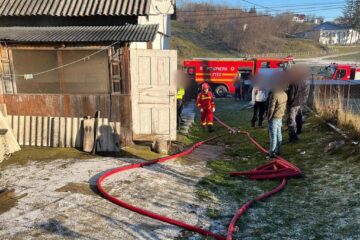 Bărbat găsit carbonizat în casa care a luat foc de la o țigară nestinsă