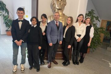 Colegiul Național „Eudoxiu Hurmuzachi”, pe podiumul competițional județean