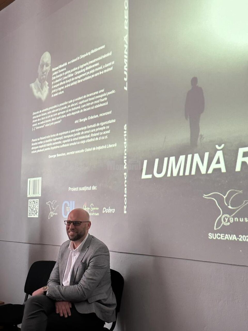 Câmpulungeanul Roland Mîndrilă și-a lansat recent volumul de debut „Lumină rece”