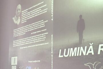 Câmpulungeanul Roland Mîndrilă și-a lansat recent volumul de debut „Lumină rece”