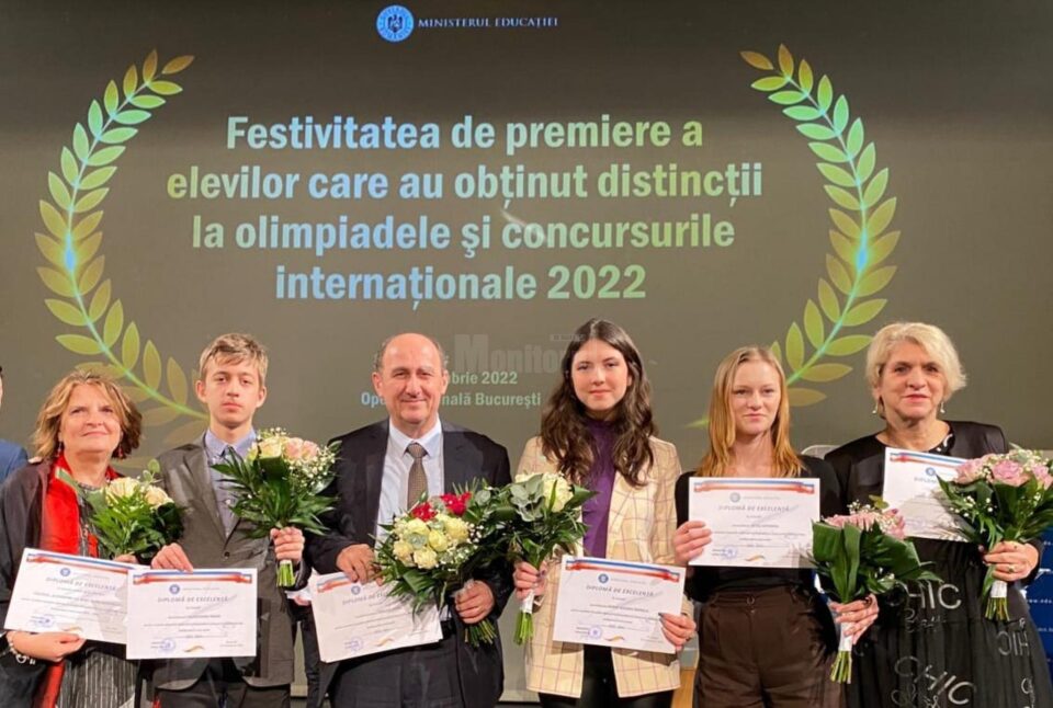 Olimpicii internaționali, alături de profesorii coordonatori