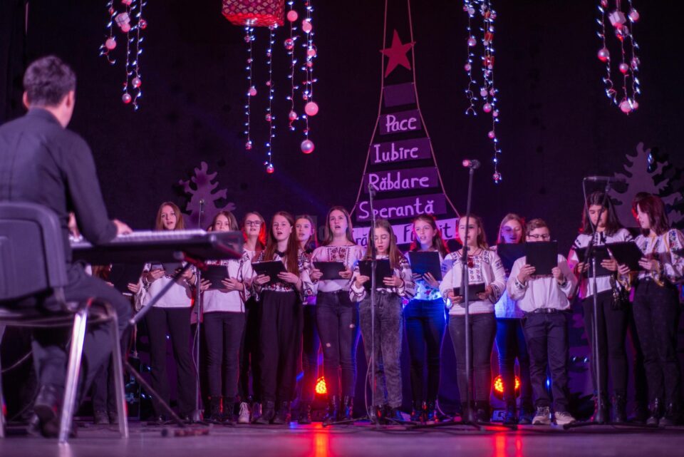 Spectacolul caritabil „Fii bun și dăruiește!”, la Colegiul din Gura Humorului
