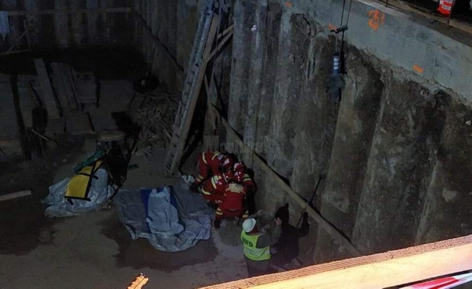 Bărbat scos în stare foarte gravă dintr-o groapă de 6 metri, fundația unui bloc