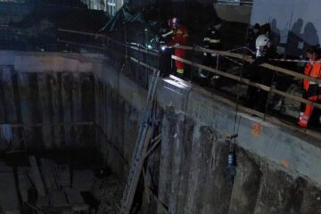 Muncitor scos în stare foarte gravă dintr-o groapă de 6 metri, fundația unui bloc
