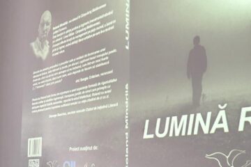 Câmpulungeanul Roland Mîndrilă și-a lansat recent volumul de debut „Lumină rece”
