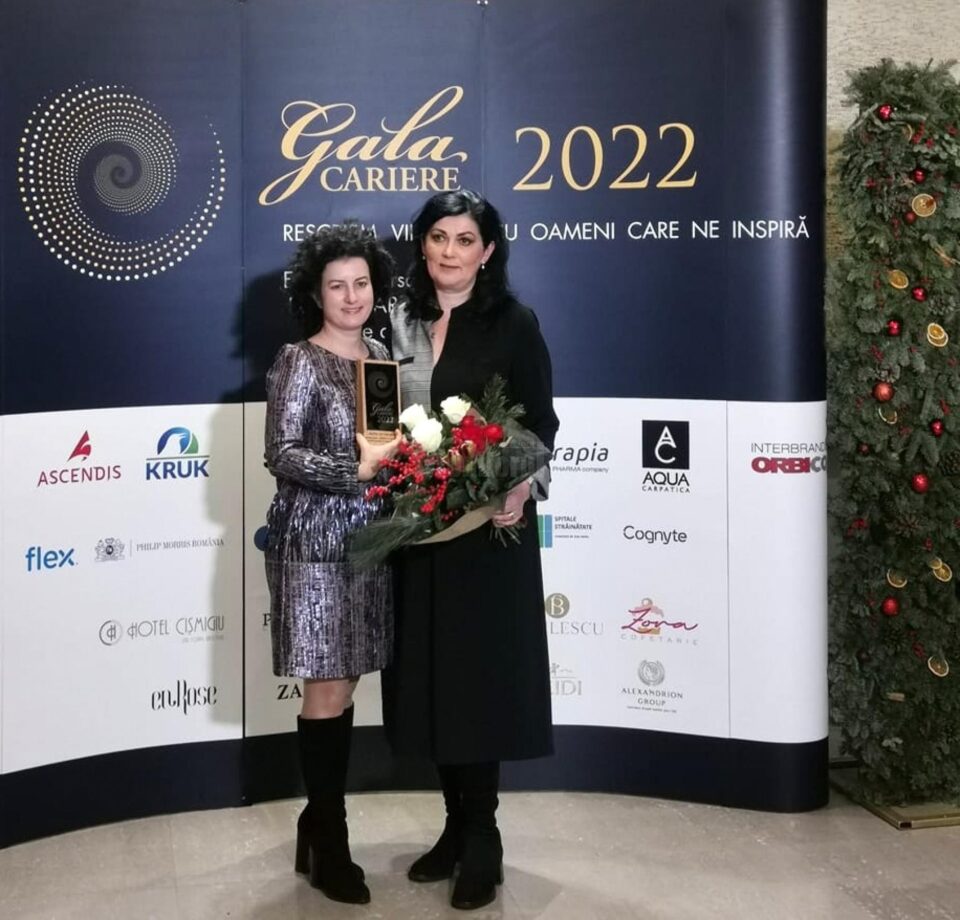 Profesoarele Dana Anton și Anca Șoldănescu, de la Colegiul „Nicu Gane” din Fălticeni, au obținut premiul „Arhitecții viitorului” la Gala Premiilor Revistei Cariere Profesoarele Dana Anton și Anca Șoldănescu, de la Colegiul „Nicu Gane” din Fălticeni, au obținut premiul „Arhitecții viitorului” la Gala Premiilor Revistei Cariere