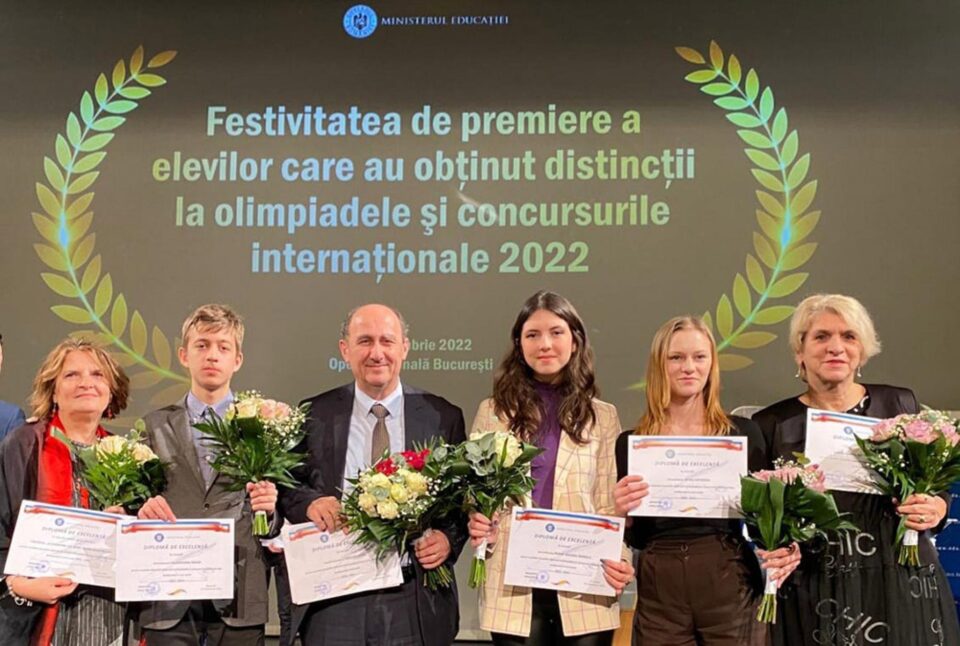 Olimpicii internaționali, alături de profesorii coordonatori