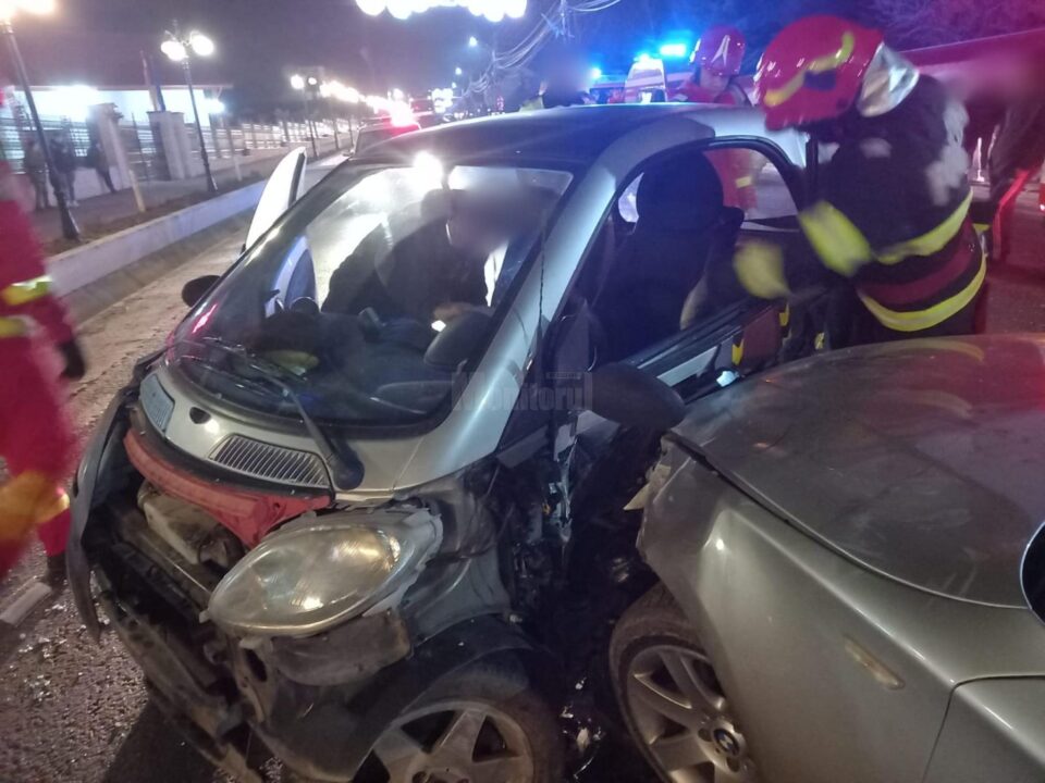 Accident între două mașini, la Dumbrăveni