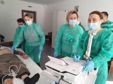 Daruri și consultații gratuite pentru 110 bunici din căminul de la Bogdănești, din partea angajaților Spitalului de Urgență Suceava