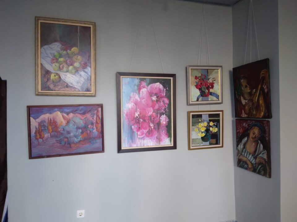 30 de artiști plastici profesioniști și-au reunit lucrările în „Anuala 2022”, la Galeria de Artă „Ion Irimescu” Suceava