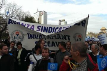Profesorii își vor striga nemulțumirile în stradă, vineri, timp de o oră