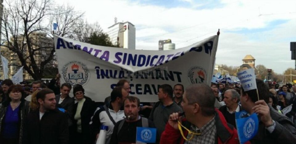 Profesorii își vor striga nemulțumirile în stradă, vineri, timp de o oră