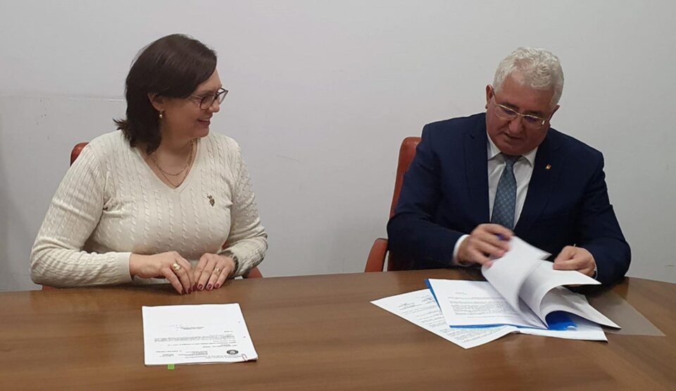 Contractul de finanțare pentru achiziția a 50 de autobuze electrice pentru transportul metropolitan a fost semnat miercuri, la București