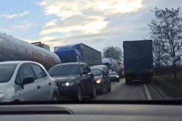 Pe drumul european 85 cozile de tiruri ating 27 de kilometri lungime, până la Dănila sau chiar mai mult