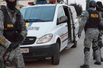 Încă trei dintre romii care s-au „aprins” după conflictul dintre doi copii au ajuns în arest