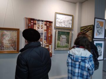 30 de artiști plastici profesioniști și-au reunit lucrările în „Anuala 2022”, la Galeria de Artă „Ion Irimescu” Suceava
