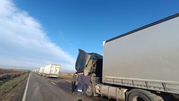 Inerent, apar și probleme la tirurile care stau în coadă