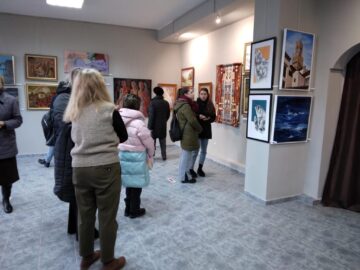 30 de artiști plastici profesioniști și-au reunit lucrările în „Anuala 2022”, la Galeria de Artă „Ion Irimescu” Suceava