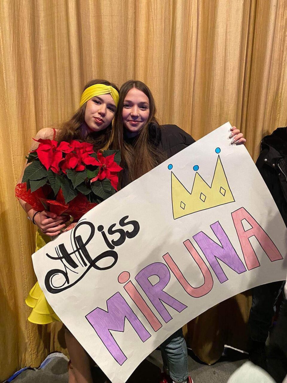 Miruna Lupitrec (stânga) a obținut premiul I