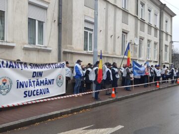 Angajații din învățământ au protestat în stradă