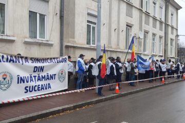 Angajații din învățământ au protestat în stradă