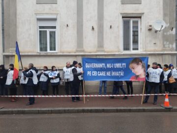 Angajații din învățământ au protestat în stradă