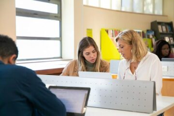 Corectarea tezelor ar urma să fie făcută digital